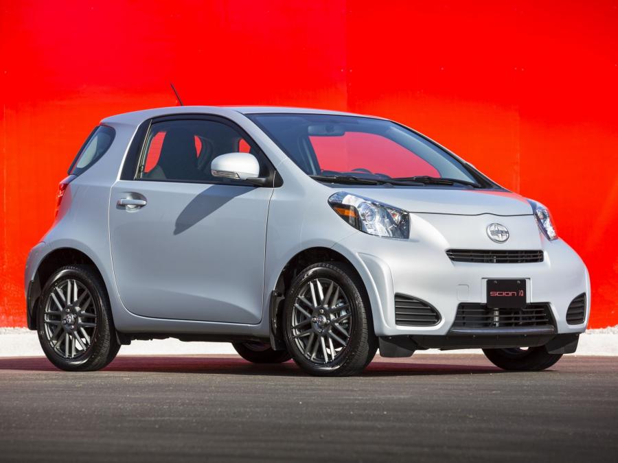  Scion iQ 10 Series 2013 года  (фото 4 из 11)